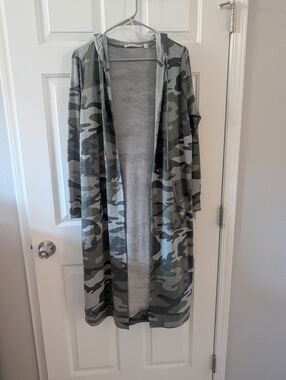 Camo Hooded Duster with pockets.  NWOT